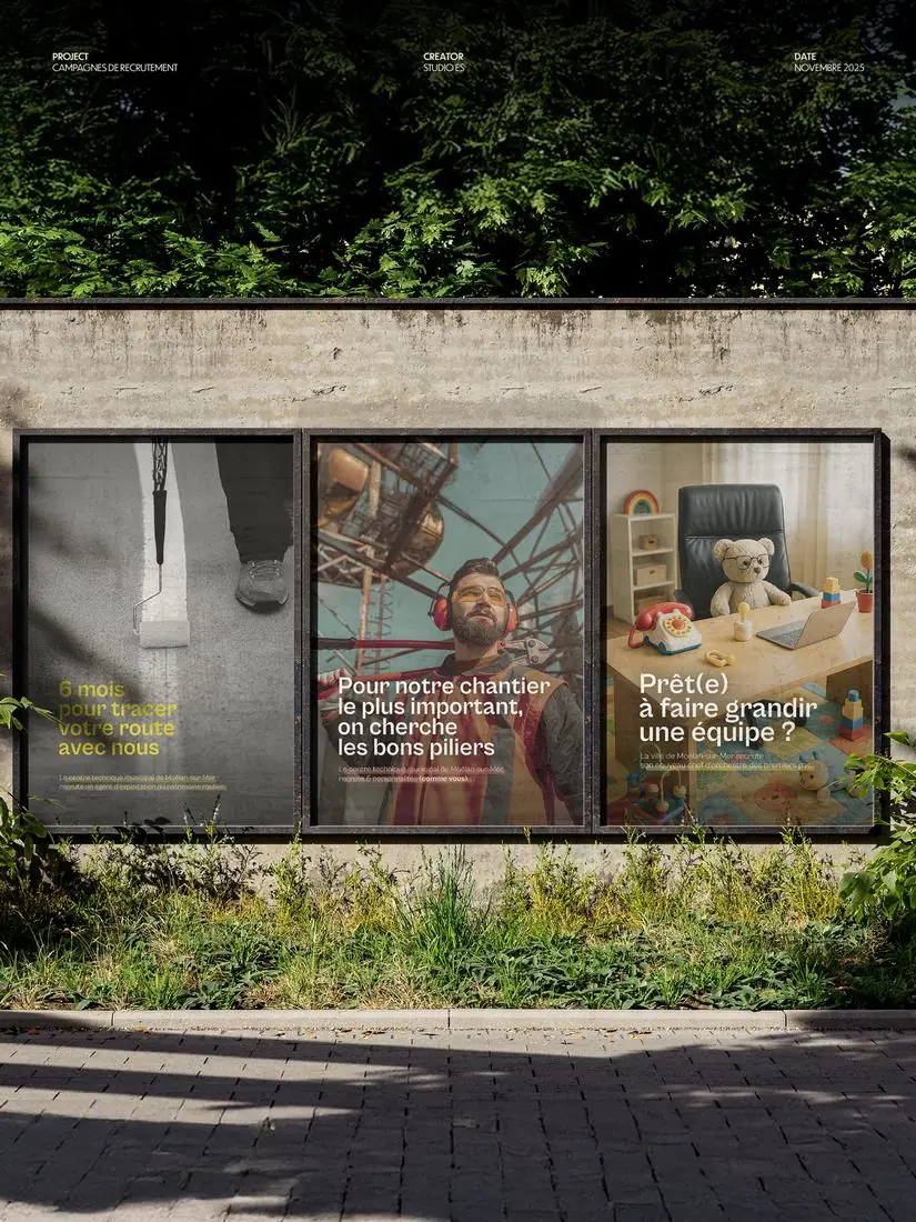 Affiches d’une campagne de recrutement sur des panneaux de rue